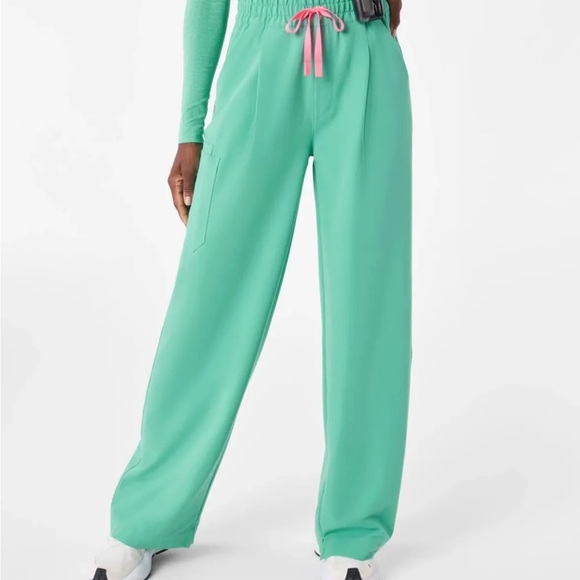 ❗️ISO❗️ FIGS Isabel Wide Leg scrub pants in Surgical Green - Picture 1 of 2